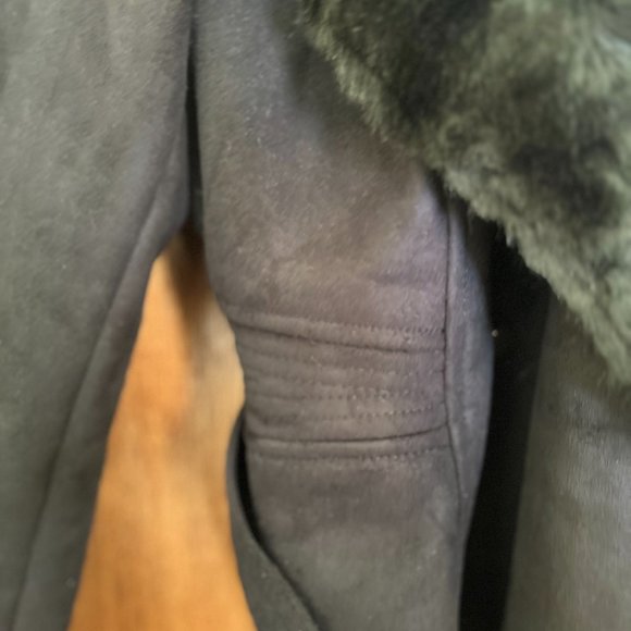 NEW WITH TAGS- GUESS Notch Lapel Fur Lined Coat - Picture 4 of 5